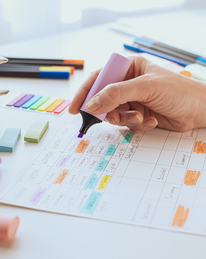 Textmarker highlightet einen Terminplaner